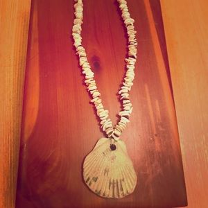 Beautiful vintage shell necklace
